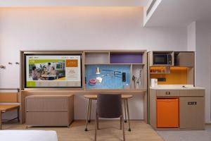 Kuchyň nebo kuchyňský kout v ubytování Home2 Suite by Hilton Nantong Vientiane City