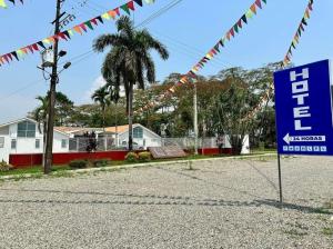 Gallery image of Hotel Campestre Serrania de Manacacias in San Martín +11 photos