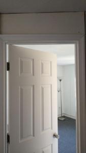 Afbeelding uit fotogalerij van - Historic District Haven 3BR, 2BA Townhome Escape 