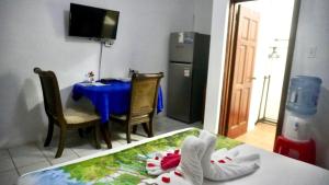 Gallery image of See Belize RELAXING Studio with Sea View Infinity Pool & Overwater Deck in Belize City