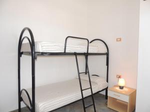 Двухъярусная кровать или двухъярусные кровати в номере Appartamento Stefano