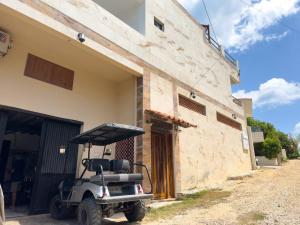 a golf cart parked in front of a building at Suites paty de Suites Rocio in Isla Mujeres