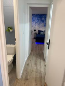 Koupelna v ubytování Tommy and Dahlia's place - cozy 4 people apartments