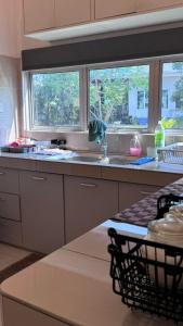 Dapur atau dapur kecil di HomeStay in Kuantan, Kotasas