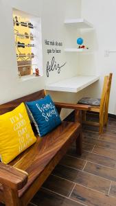 a bench in a room with two pillows on it at Rincón pochutleco in San Pedro Pochutla