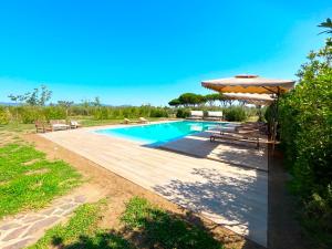 Πισίνα στο ή κοντά στο Private Villa Among Pine Trees And Lavender