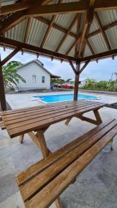 Φωτογραφία από το άλμπουμ του Appartement cosy à Gros Cap - 50 m² avec piscine σε Gros Cap