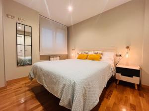 A bed or beds in a room at Viveiro Centro