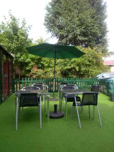 Le Vert Galant Villepinte Gare Vert Galant Parc des Expositions外面的花园