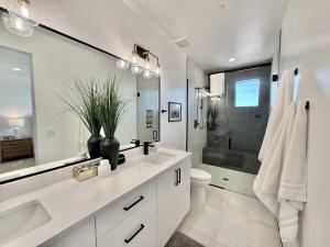 Ένα μπάνιο στο Modern Luxury Townhome near Zion and Bryce Canyon