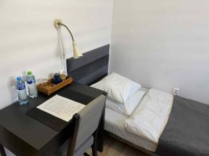 Łóżko lub łóżka w pokoju w obiekcie Nest Nocleg Poznań