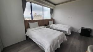 Posteľ alebo postele v izbe v ubytovaní Xingyi Hotel