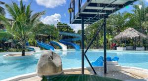 Bazén v ubytování Warehouse18 Pool Cafe Resort nebo v jeho okolí
