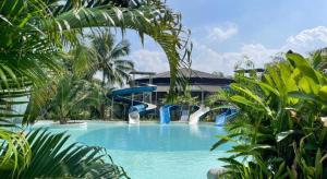 Bazén v ubytování Warehouse18 Pool Cafe Resort nebo v jeho okolí