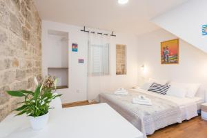 Postel nebo postele na pokoji v ubytování Agata House Hvar