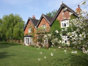 a large brick house with a large yard at Church Farm Accommodation in Bickenhill