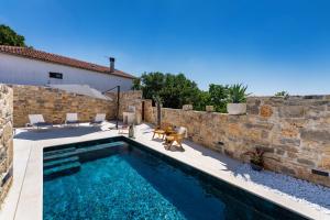 Bazén v ubytování Cortile House nebo v jeho okolí