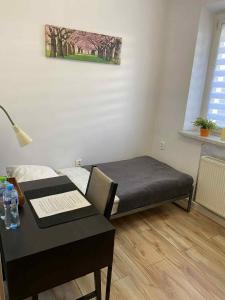 Łóżko lub łóżka w pokoju w obiekcie Nest Nocleg Poznań
