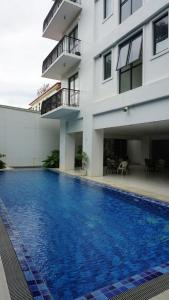 Πισίνα στο ή κοντά στο 1BR at One Pontefino Tower - 207