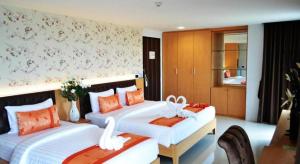 Ένα ή περισσότερα κρεβάτια σε δωμάτιο στο The Convenience Hotel +188 φωτογραφίες