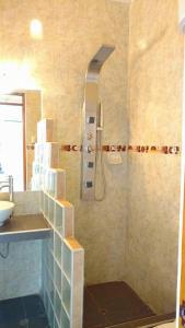 a bathroom with a shower and a sink at Bella Vista condominio in Canoas De Punta Sal