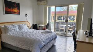 Postel nebo postele na pokoji v ubytování Jopen Motel Unit 5