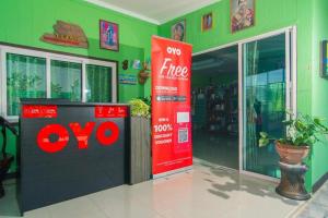 a store with a omo sign on the wall at OYO 527 Tanfa Resort in Ban Nong Khang