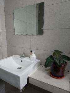 Koupelna v ubytování BangiSky Homestay, Quite, Strategic & Convinient