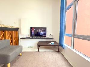 TV a/nebo společenská místnost v ubytování Private Room Ipoh Centre - Stay with host