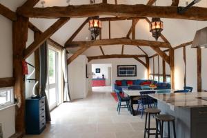 a kitchen and living room with wooden beams at The Old Ironhouse in Hungerford