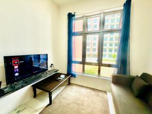 TV a/nebo společenská místnost v ubytování Private Room Ipoh Centre - Stay with host
