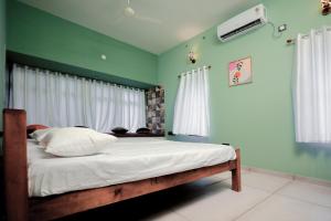 Ένα ή περισσότερα κρεβάτια σε δωμάτιο στο Manah Homestay Alleppey