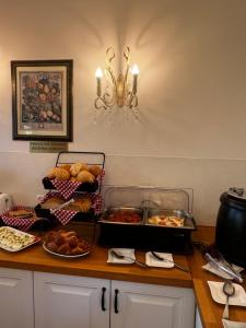 Jedlo v ubytovaní bed & breakfast alebo blízkom okolí
