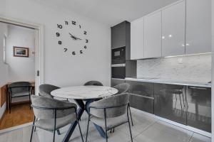 Kuchyňa alebo kuchynka v ubytovaní Apartment San Marino