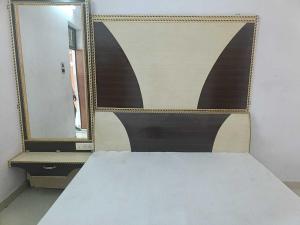 Postel nebo postele na pokoji v ubytování Hotel O Lord Krishna
