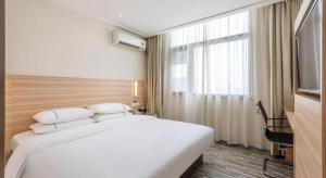 City Comfort Inn Xiangyang Railway Station客房内的一张或多张床位