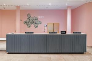 Vstupní hala nebo recepce v ubytování Spark by Hilton Wuppertal City Centre + 93 fotografií