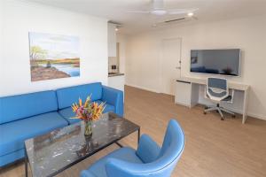 TV a/nebo společenská místnost v ubytování Best Western Cambridge Hotel Kununurra