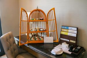 A seating area at Four Points by Sheraton Danang