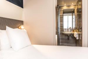 Postel nebo postele na pokoji v ubytování Hotel Duette Paris