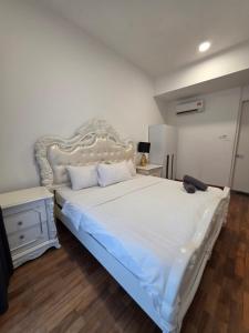Letto o letti in una camera di Reizz Residence By Nexus Suites
