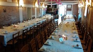 Reštaurácia alebo iné gastronomické zariadenie v ubytovaní Agriturismo La Crocetta