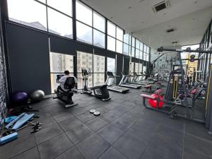 Palestra o centro fitness di Reizz Residence By Nexus Suites