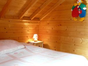 Ένα ή περισσότερα κρεβάτια σε δωμάτιο στο Chalet Les Sapins Argentés