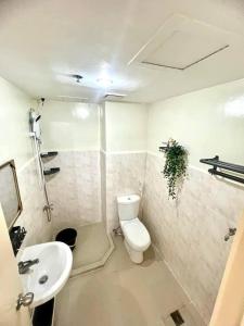 Ένα μπάνιο στο Seawind Condominium Near Airport Building3 3BEDROOM