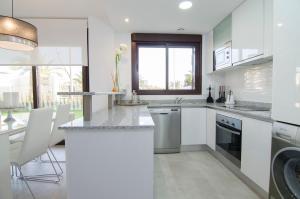 Η κουζίνα ή μικρή κουζίνα στο Arenales Playa Superior by Mar Holidays