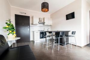A kitchen or kitchenette at Guest House Roma Express