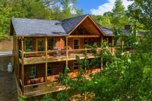 Κήπος έξω από το Whiskey Woods - Newly built cabin with fireplace wifi and more