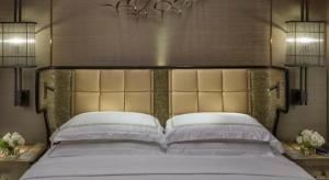 Uma cama ou camas num quarto em The Landmark Mandarin Oriental Hong Kong