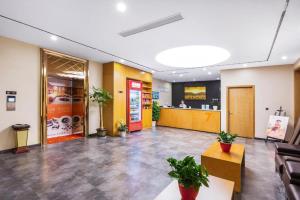 Vstupní hala nebo recepce v ubytování 7 Days Premium·Hangzhou Jiubao Bus Station Wumei